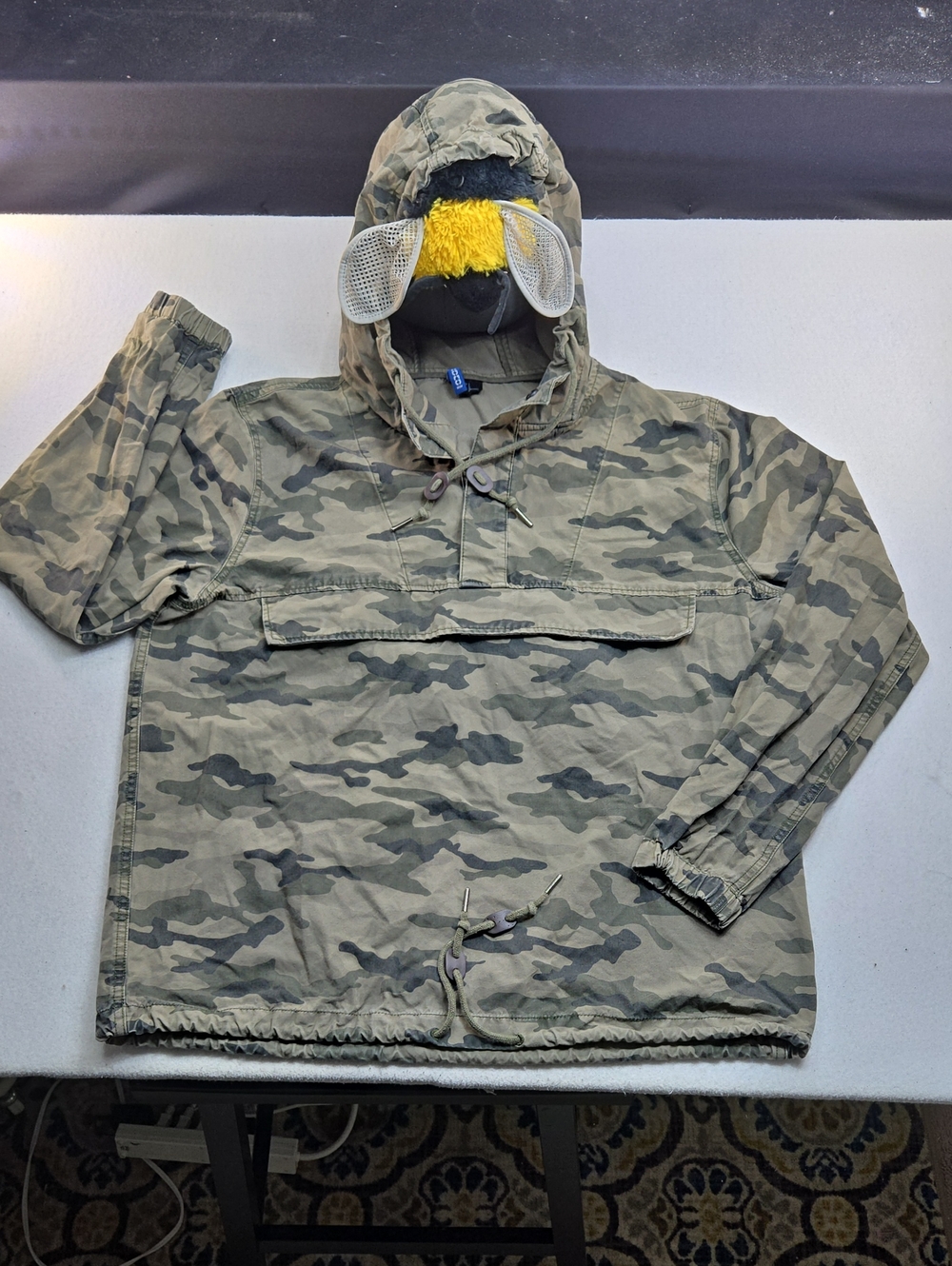 H&M Divided Men's Lightweight Camouflage Hooded Anorak Pullover Jacket.